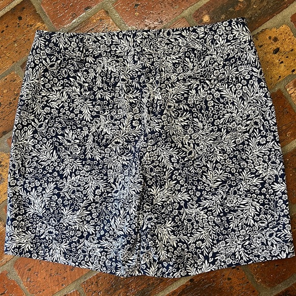 Talbots Navy and ivory 7" chinos sz8 - Picture 6 of 9